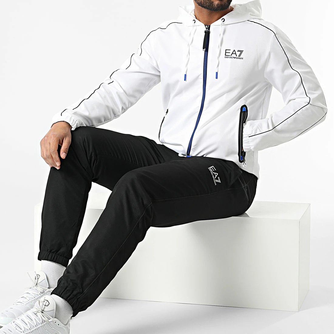 Top 10 🥰 Ensemble De Survetement 3LPV02-PNP5Z Blanc Noir de EA7 Emporio Armani 💯