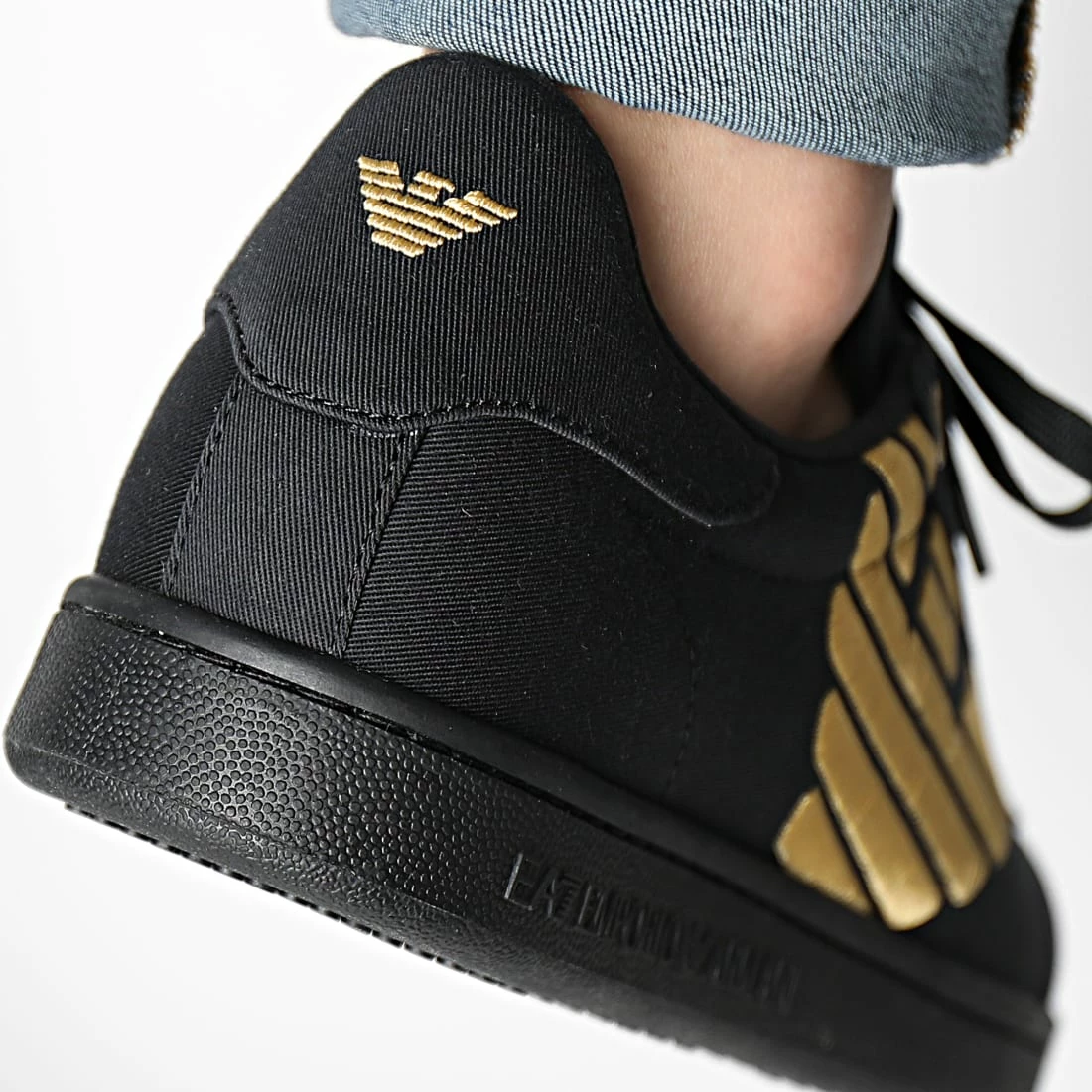 Le moins cher 🛒 Baskets X8X001-XK255 Triple Black Gold de EA7 Emporio Armani 🎉 – Image 4