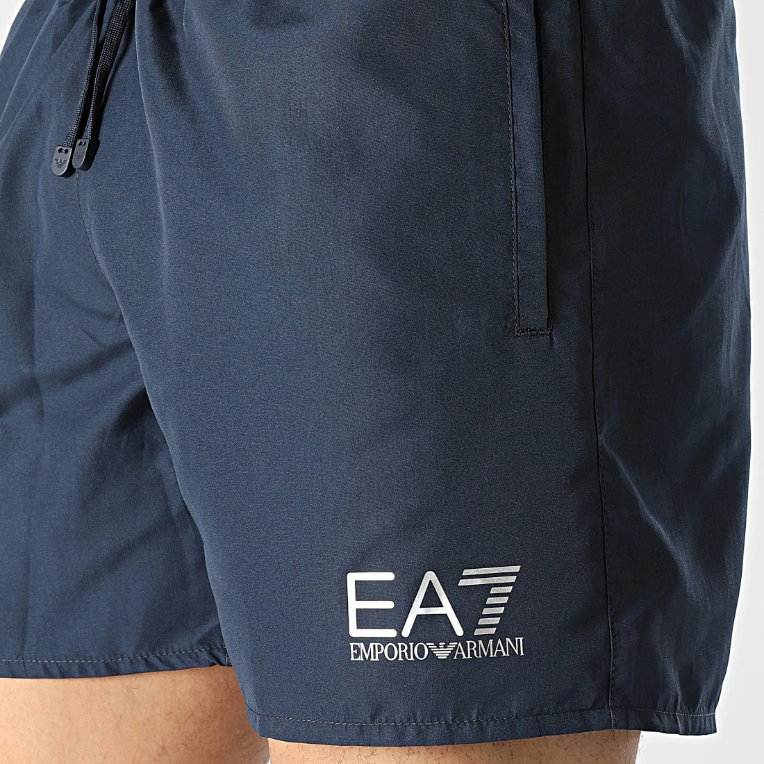 Offres 🎁 Short De Bain 902000-CC721 Bleu Marine Argenté de EA7 Emporio Armani ✔️ – Image 2