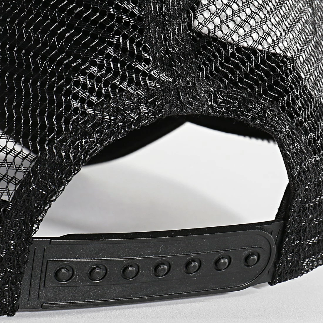 Grosses soldes 😉 Casquette Trucker 245020 CC999 Noir de EA7 Emporio Armani 💯 – Image 3