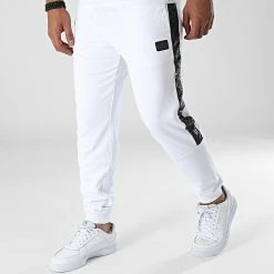De gros 🌟 Pantalon Jogging A Bandes 6LPP76-PJ05Z Blanc Iridescent Réfléchissant de EA7 Emporio Armani 🧨