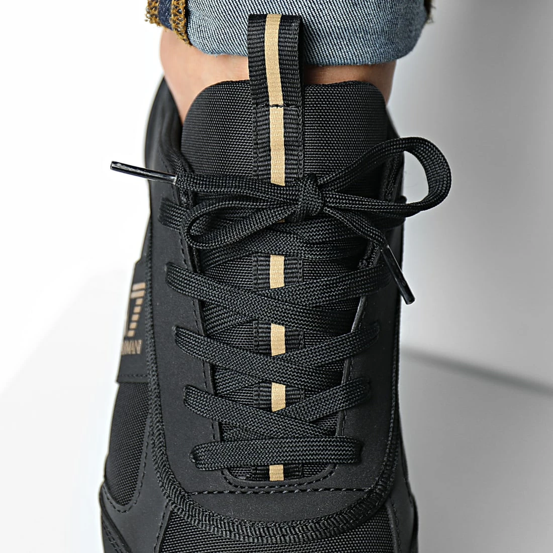 Vente flash 🔔 Baskets X8X001-XK219 Black Gold White de EA7 Emporio Armani 🎁 – Image 3