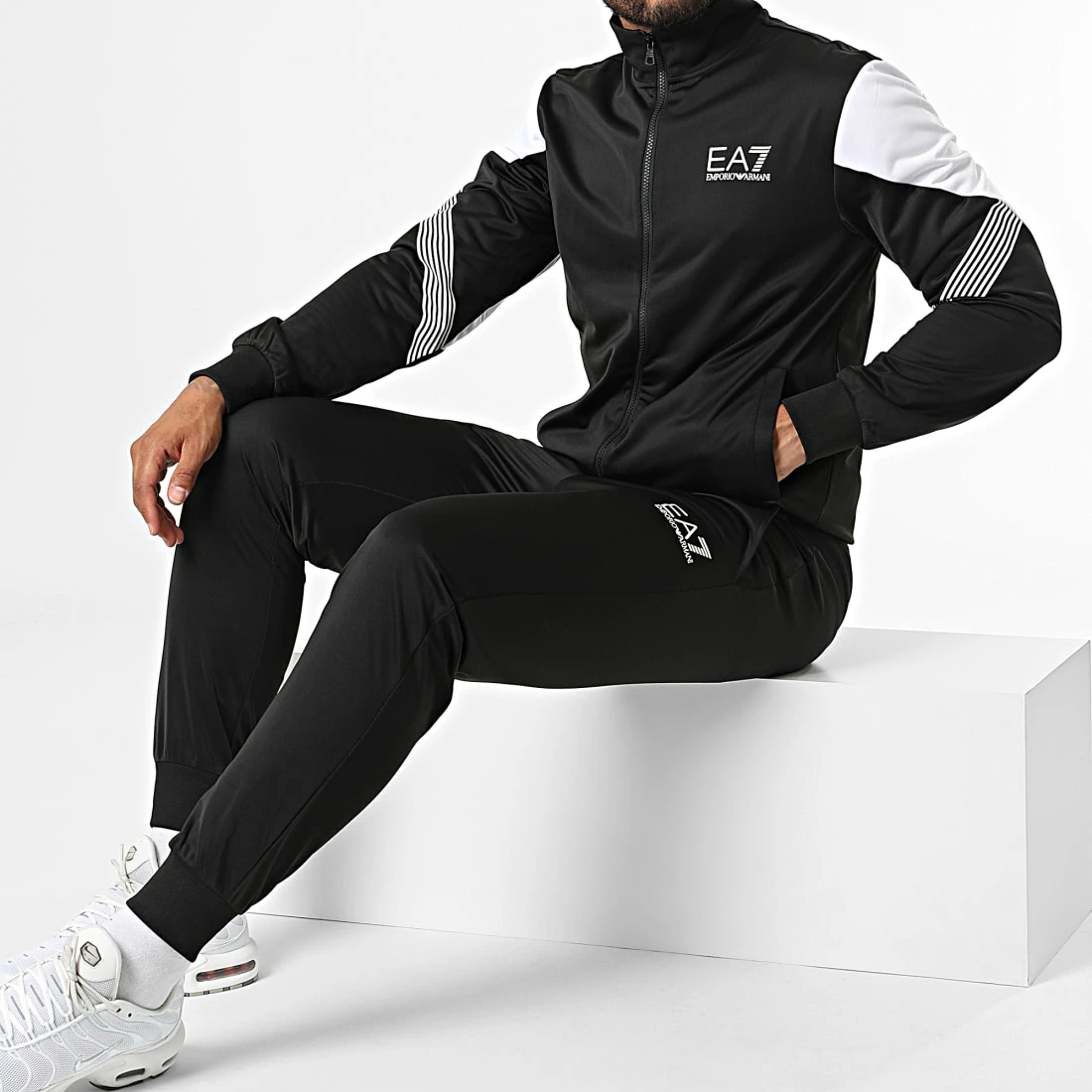 Promo 🌟 Ensemble De Survetement 6LPV59-PJ08Z Noir de EA7 Emporio Armani 😉