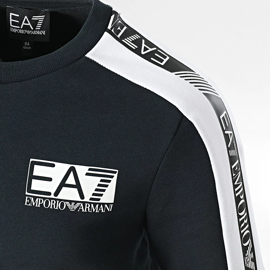 Promo 🥰 Sweat Crewneck A Bandes Enfant 6LBM62-BJEXZ Bleu Marine de EA7 Emporio Armani 🤩 – Image 2