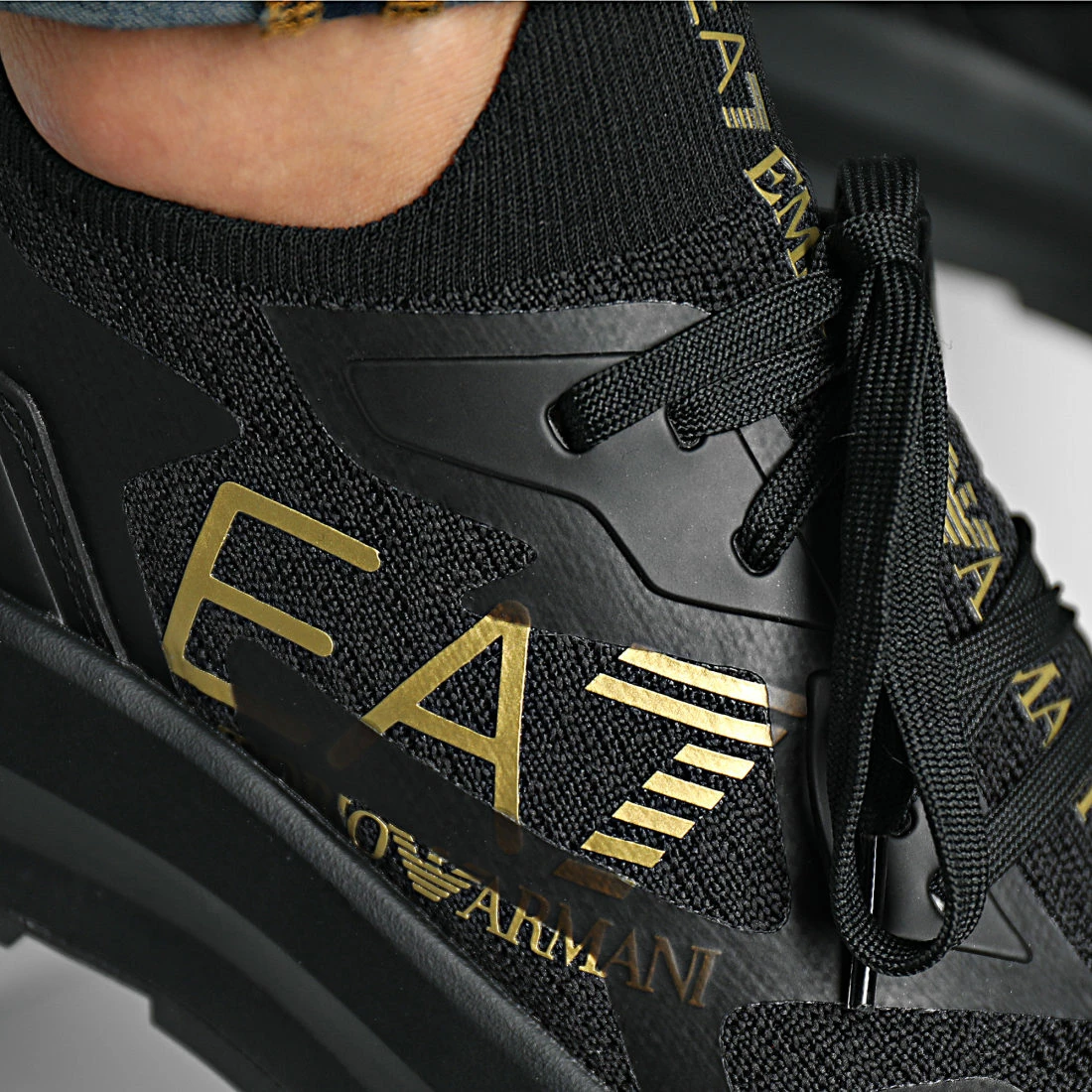 Acheter 🥰 Baskets X8X113 XK269 Triple Black Gold de EA7 Emporio Armani 😍 – Image 2