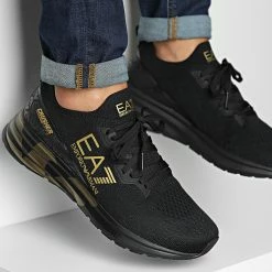Grosses soldes ✨ Baskets X8X095 XK240 Triple Black Gold de EA7 Emporio Armani 🌟